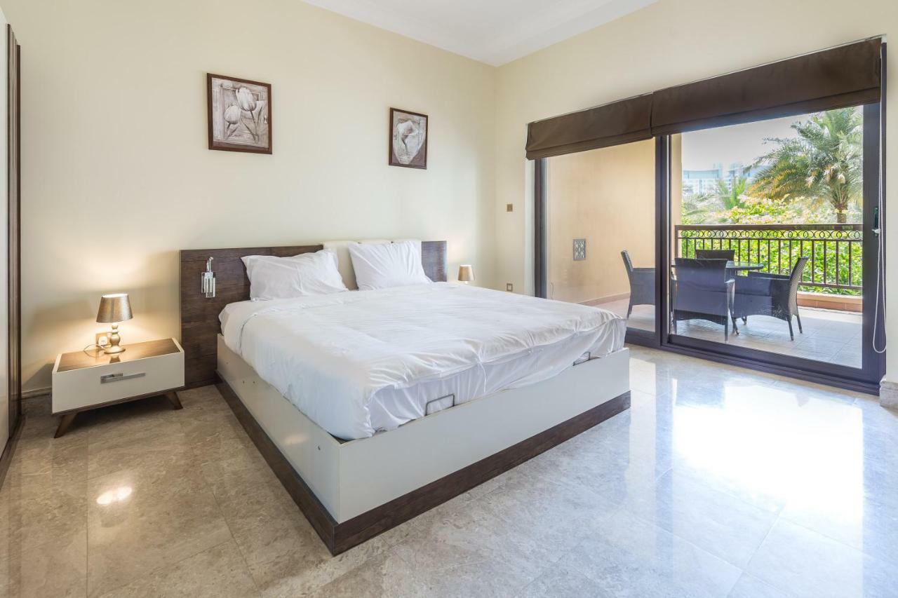 Beachfront Two Bedrooms On Palm Jumeirah By Deluxe Holiday Homes Dubai Bagian luar foto