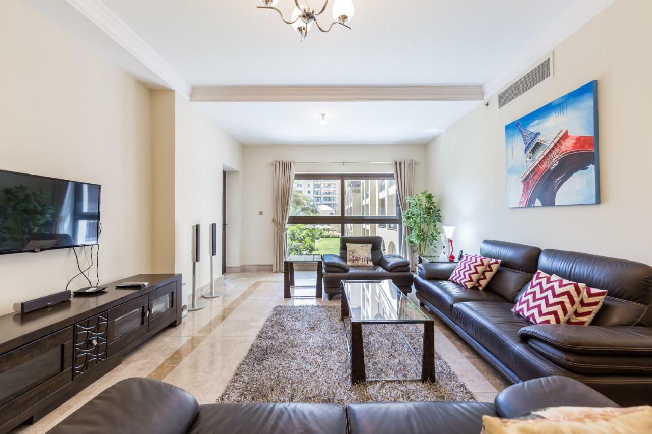 Beachfront Two Bedrooms On Palm Jumeirah By Deluxe Holiday Homes Dubai Bagian luar foto