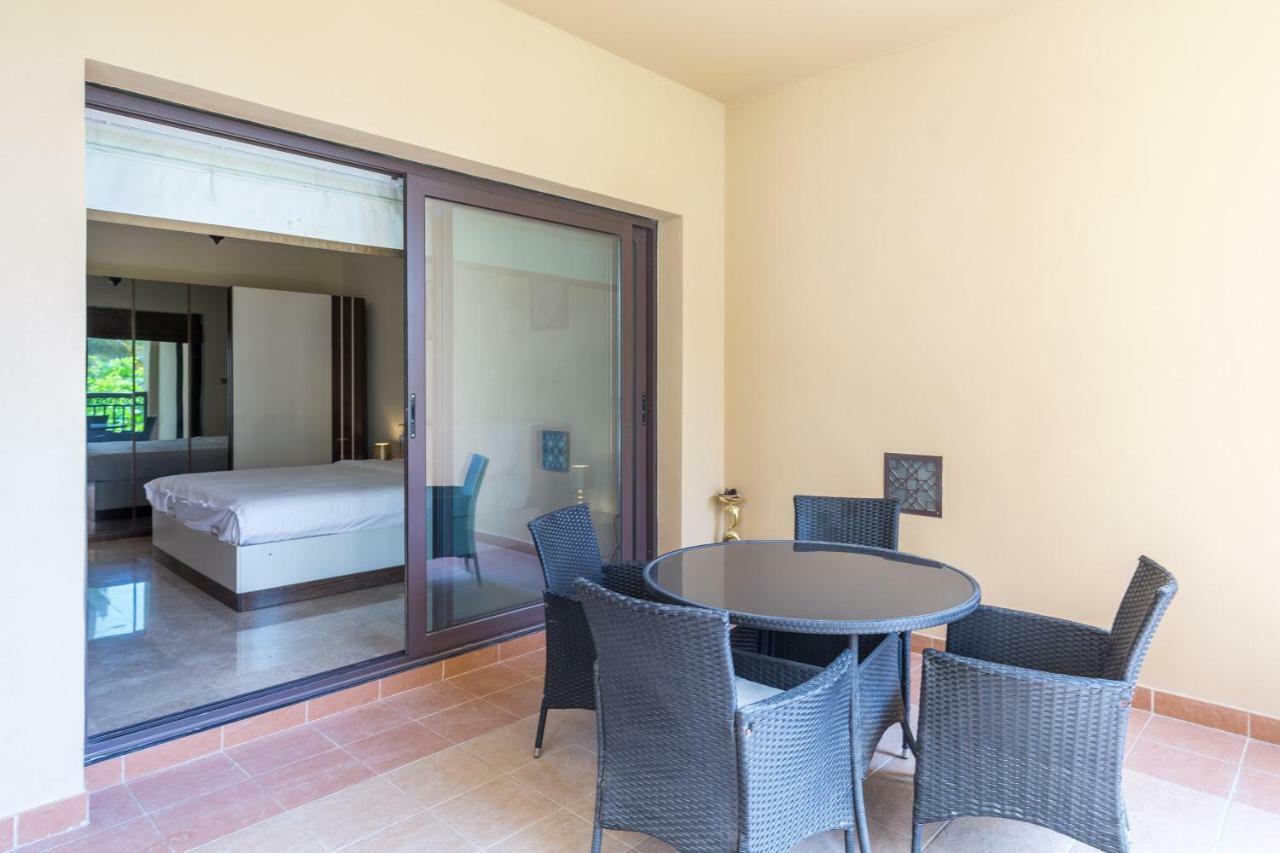 Beachfront Two Bedrooms On Palm Jumeirah By Deluxe Holiday Homes Dubai Bagian luar foto