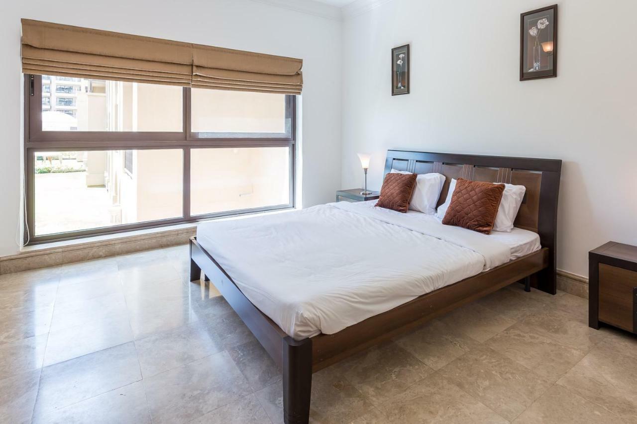 Beachfront Two Bedrooms On Palm Jumeirah By Deluxe Holiday Homes Dubai Bagian luar foto