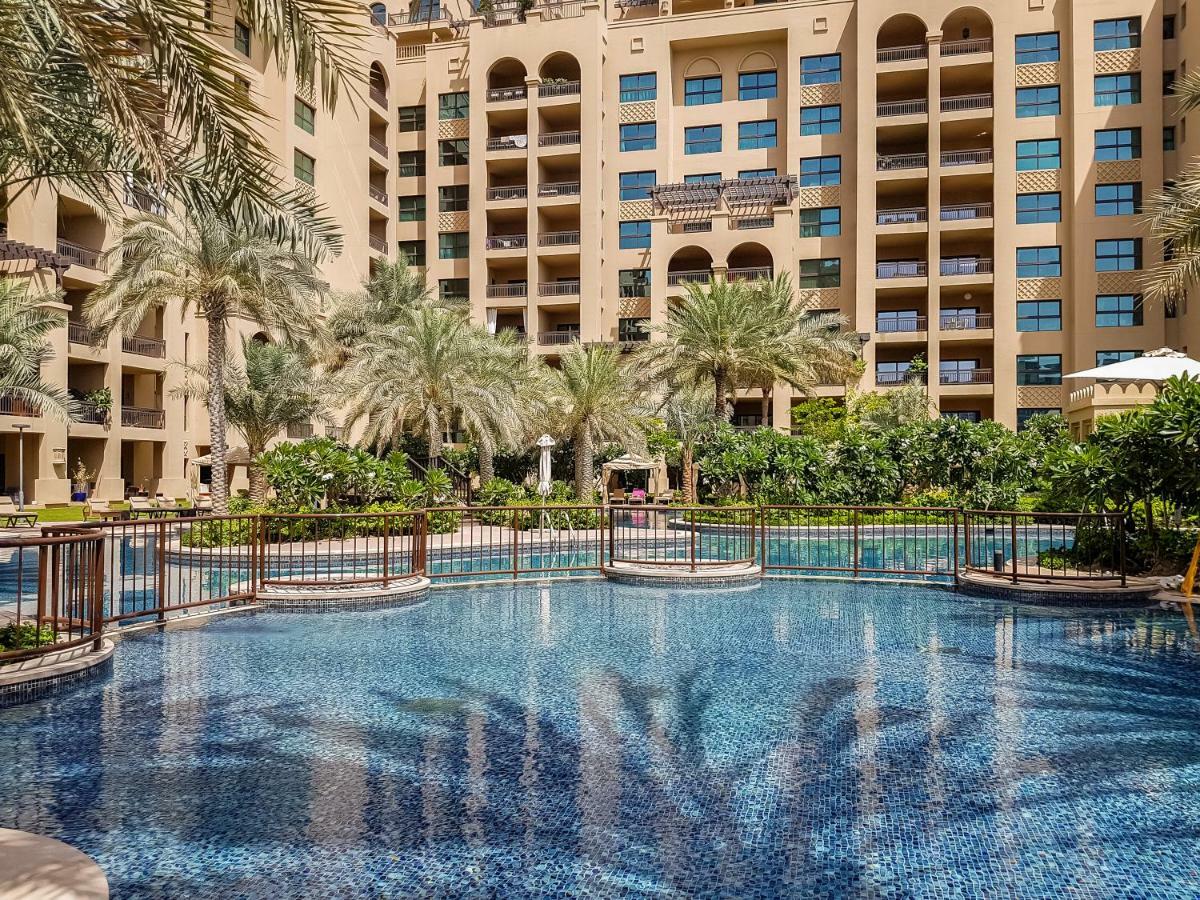 Beachfront Two Bedrooms On Palm Jumeirah By Deluxe Holiday Homes Dubai Bagian luar foto